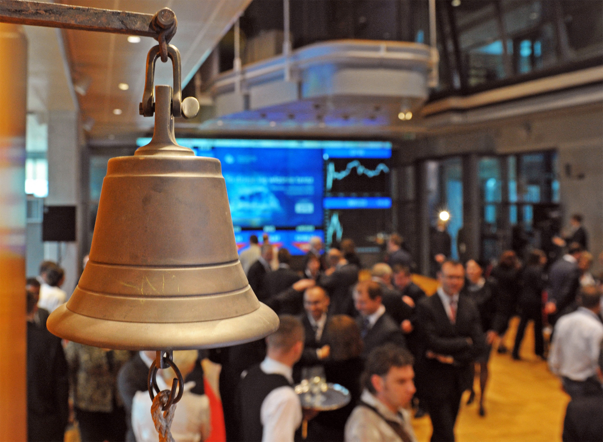 Зарплаты ниже, а цены выше. Что не так с экономикой Украины и почему в Европе люди богаче